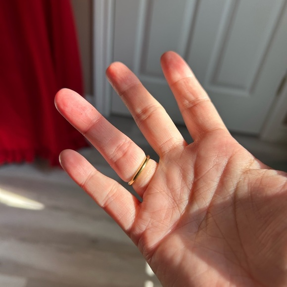 4/$100 AVON Elegant Gold Ring with Gemstone size 5 🥰 - Picture 6 of 8